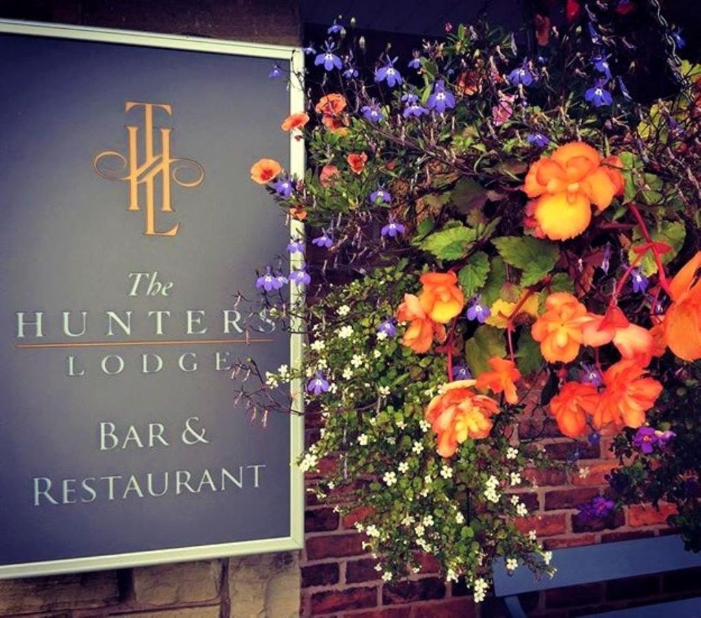 Hunters Lodge Hotel クルー エクステリア 写真